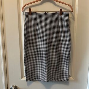 Classic Black and White Houndstooth Skirt by MAZE Collection size small